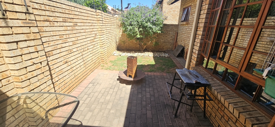 3 Bedroom Property for Sale in New Redruth Gauteng