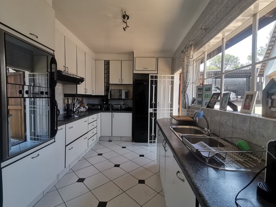 4 Bedroom Property for Sale in Mulbarton Gauteng