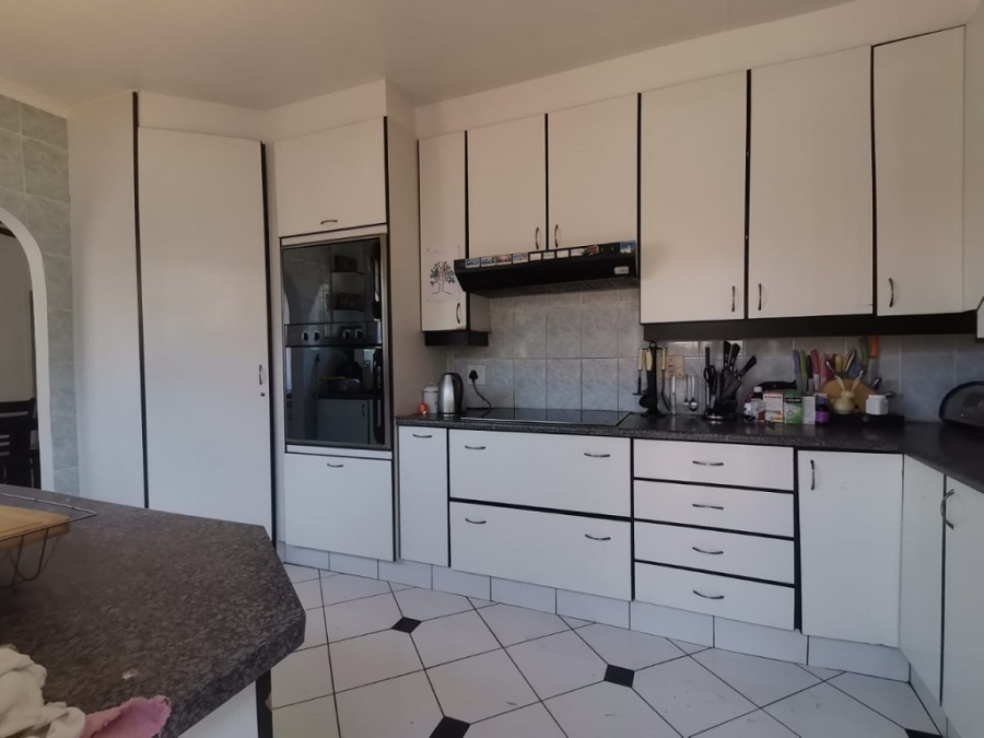 4 Bedroom Property for Sale in Mulbarton Gauteng