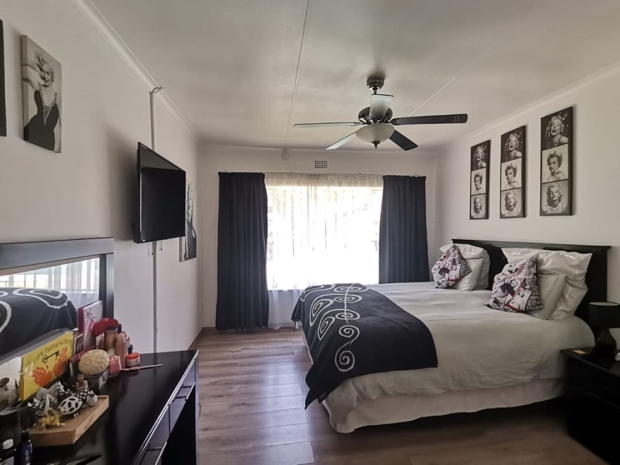 4 Bedroom Property for Sale in Mulbarton Gauteng