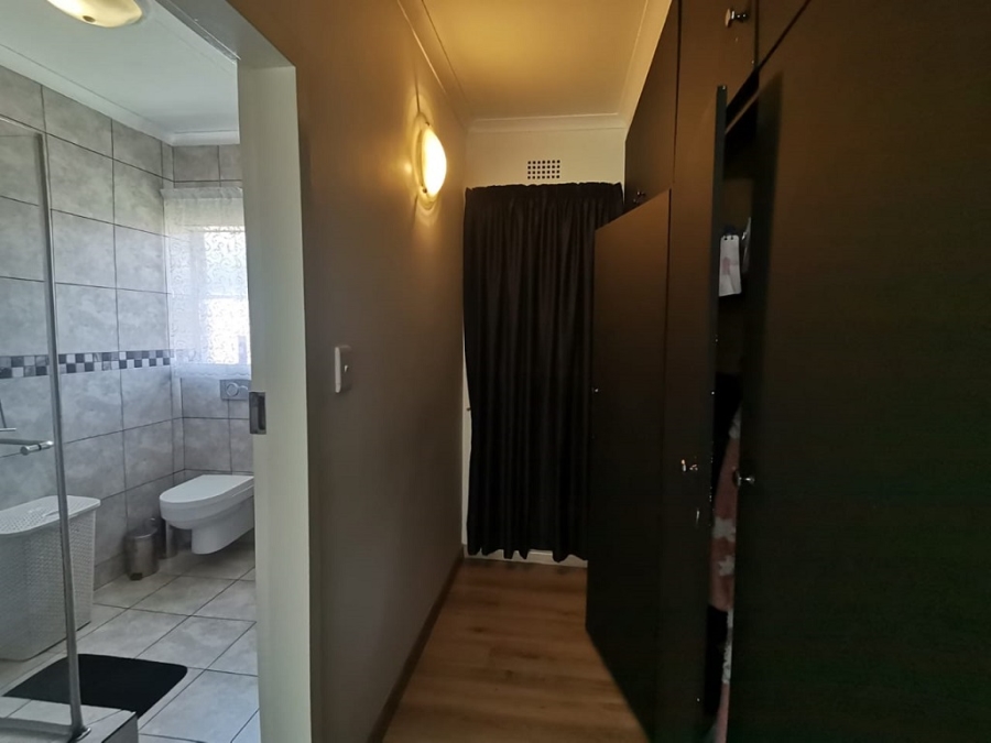 4 Bedroom Property for Sale in Mulbarton Gauteng