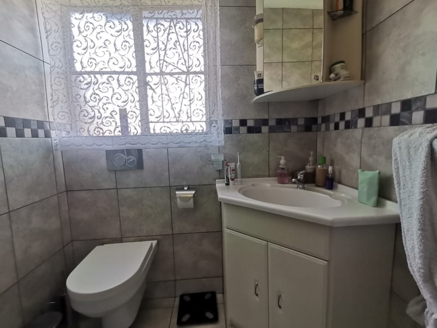 4 Bedroom Property for Sale in Mulbarton Gauteng