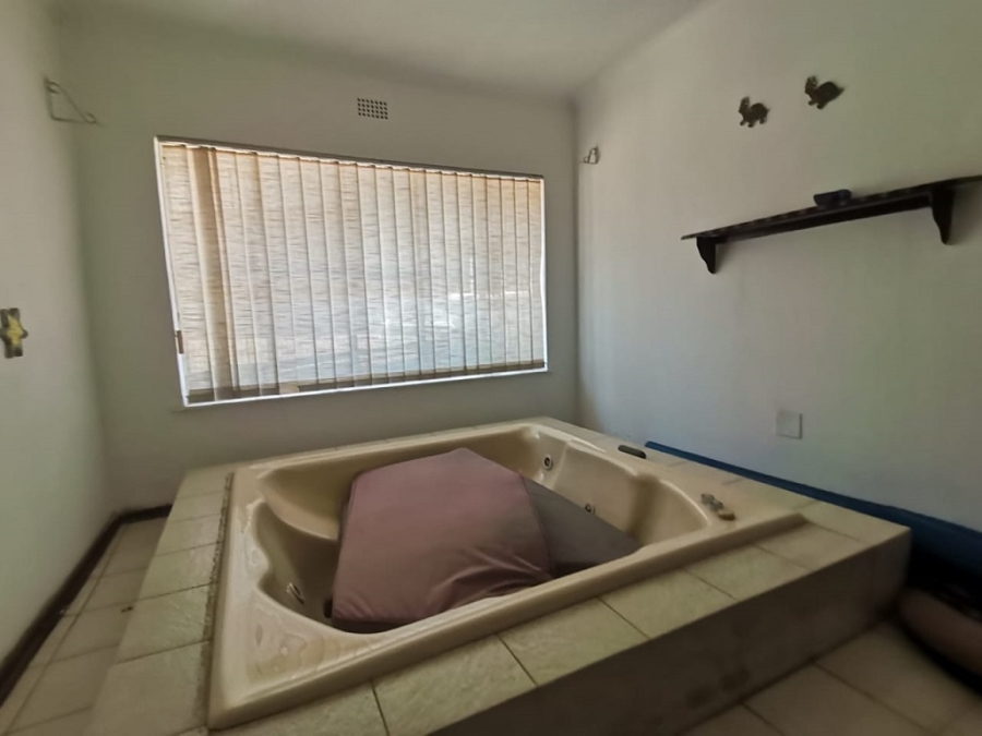 4 Bedroom Property for Sale in Mulbarton Gauteng