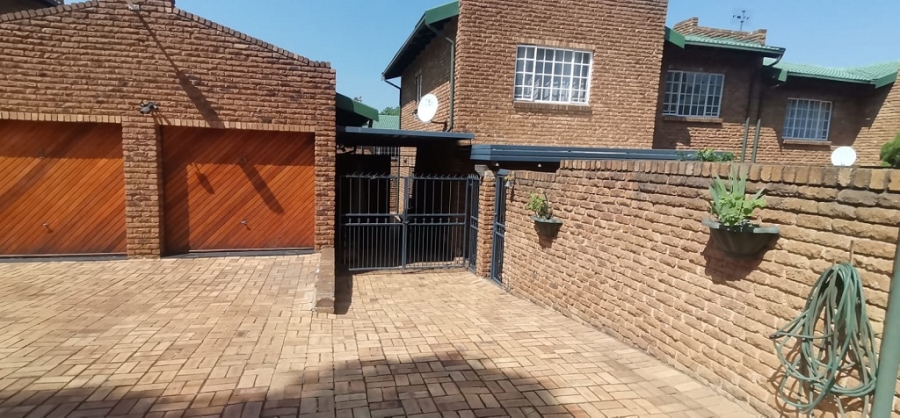 4 Bedroom Property for Sale in Bassonia Gauteng