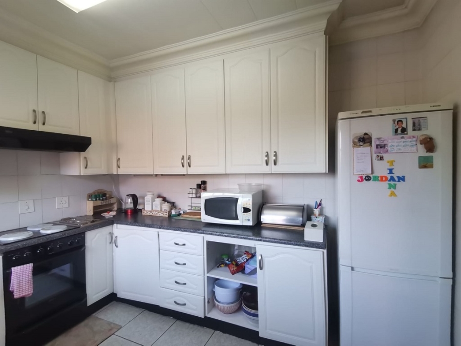 4 Bedroom Property for Sale in Bassonia Gauteng