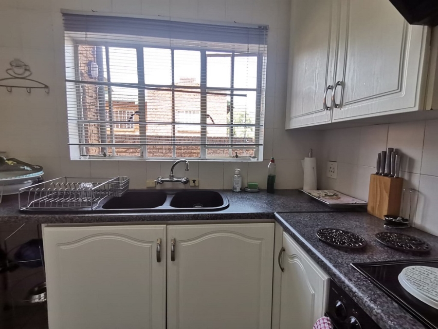 4 Bedroom Property for Sale in Bassonia Gauteng