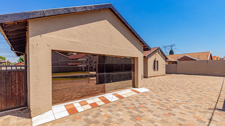 3 Bedroom Property for Sale in Mayberry Park Gauteng