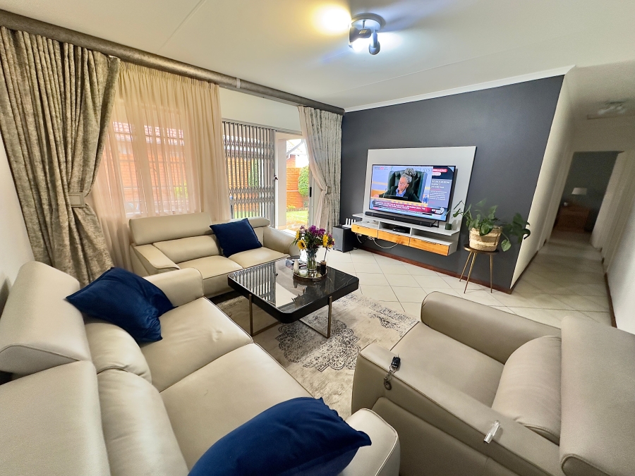 To Let 3 Bedroom Property for Rent in Monavoni Gauteng