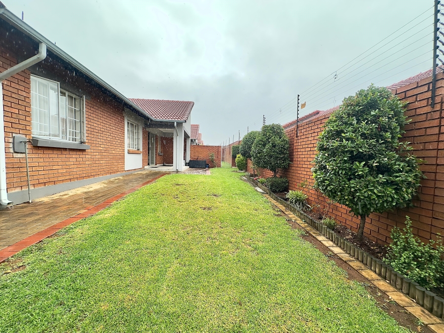To Let 3 Bedroom Property for Rent in Monavoni Gauteng