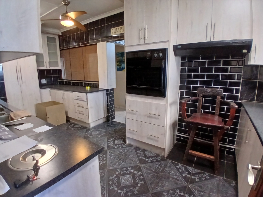 3 Bedroom Property for Sale in Klippoortje Gauteng