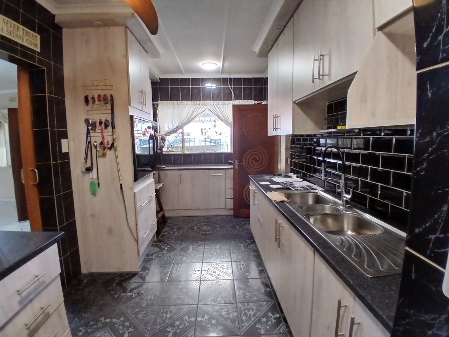 3 Bedroom Property for Sale in Klippoortje Gauteng