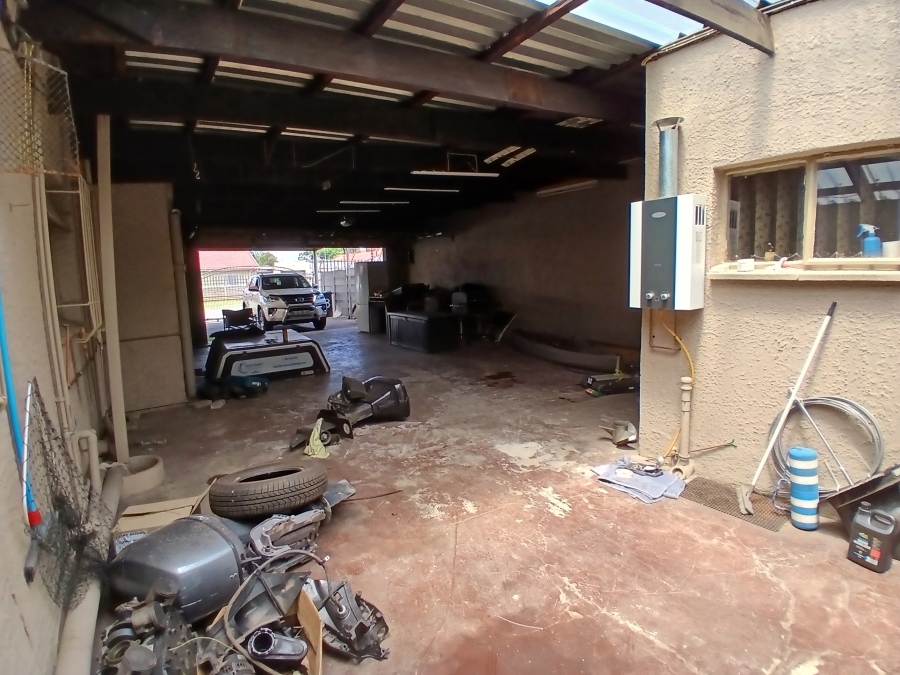 3 Bedroom Property for Sale in Klippoortje Gauteng