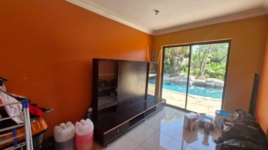 5 Bedroom Property for Sale in Brackendowns Gauteng
