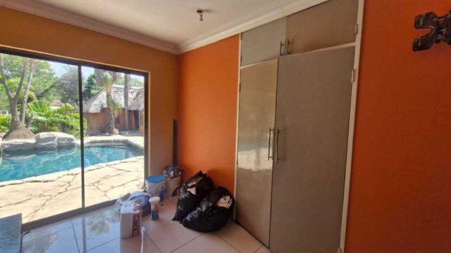 5 Bedroom Property for Sale in Brackendowns Gauteng