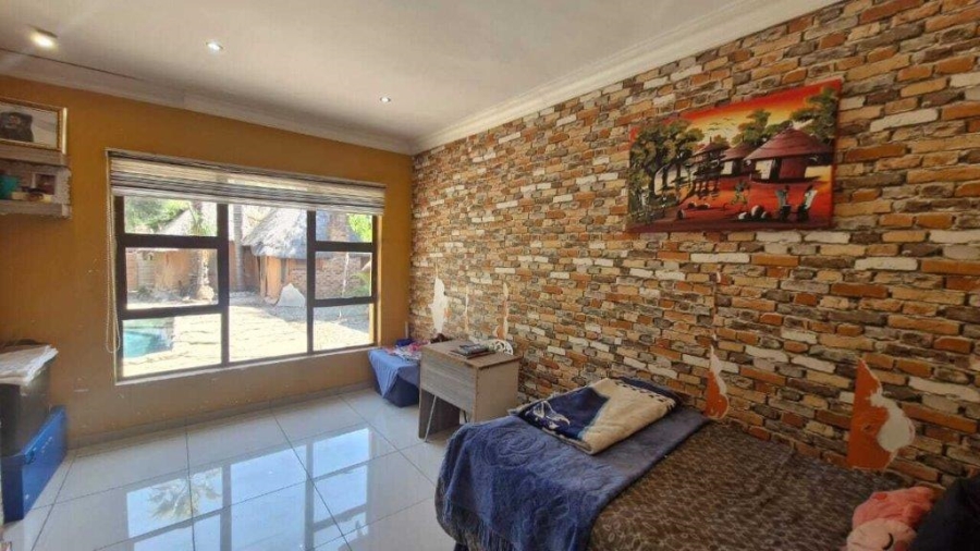 5 Bedroom Property for Sale in Brackendowns Gauteng