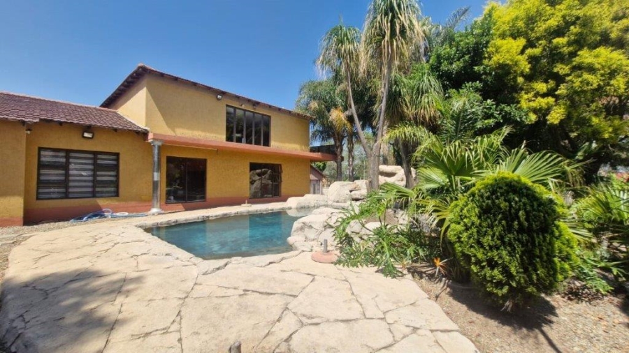 5 Bedroom Property for Sale in Brackendowns Gauteng