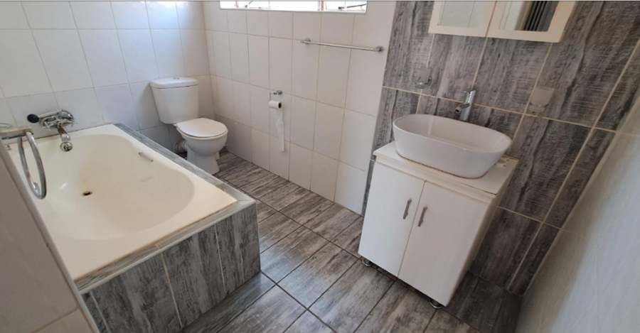 3 Bedroom Property for Sale in Brackenhurst Gauteng