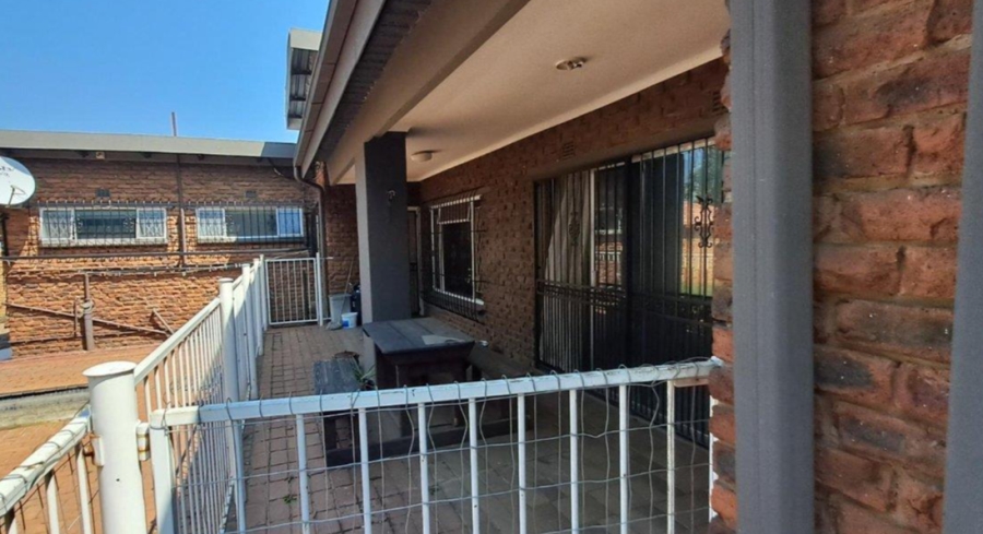 3 Bedroom Property for Sale in Brackenhurst Gauteng