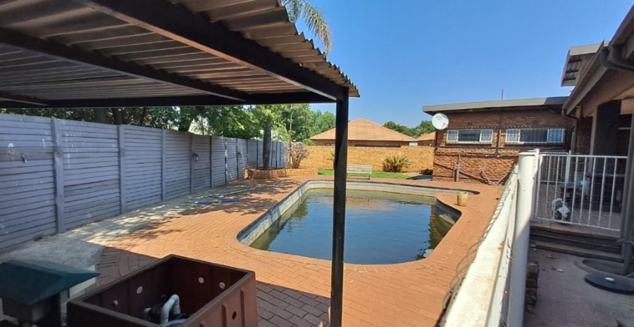 3 Bedroom Property for Sale in Brackenhurst Gauteng