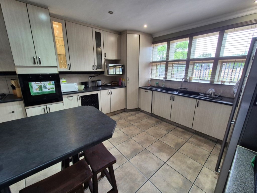 3 Bedroom Property for Sale in Brackendowns Gauteng