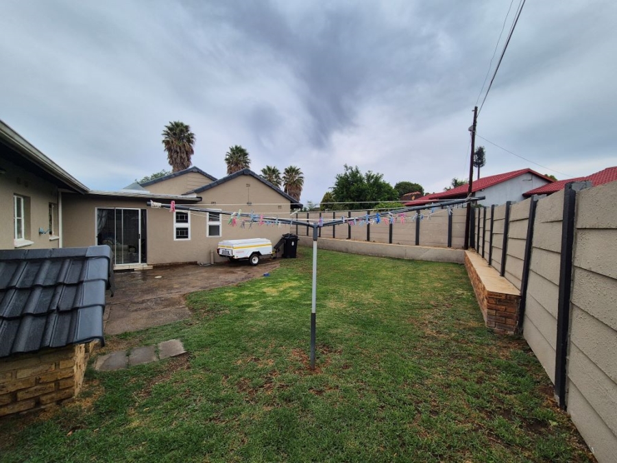 3 Bedroom Property for Sale in Brackendowns Gauteng