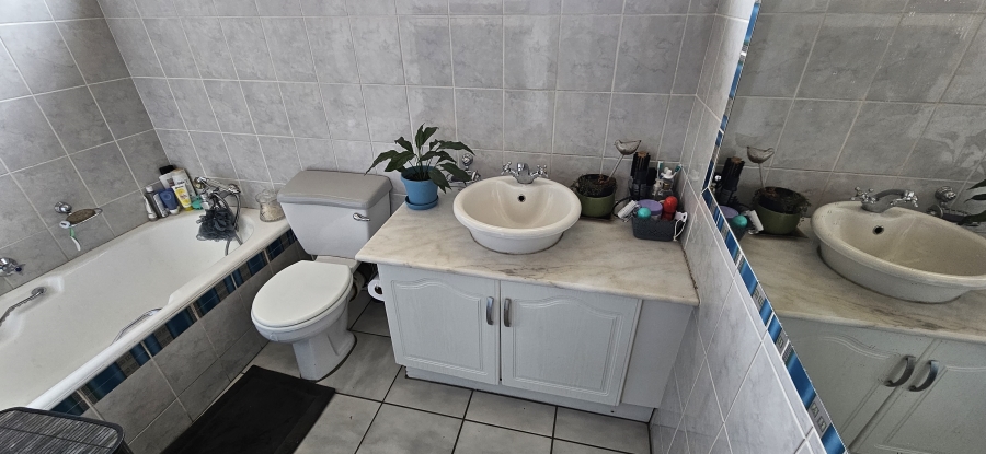 3 Bedroom Property for Sale in South Crest Gauteng