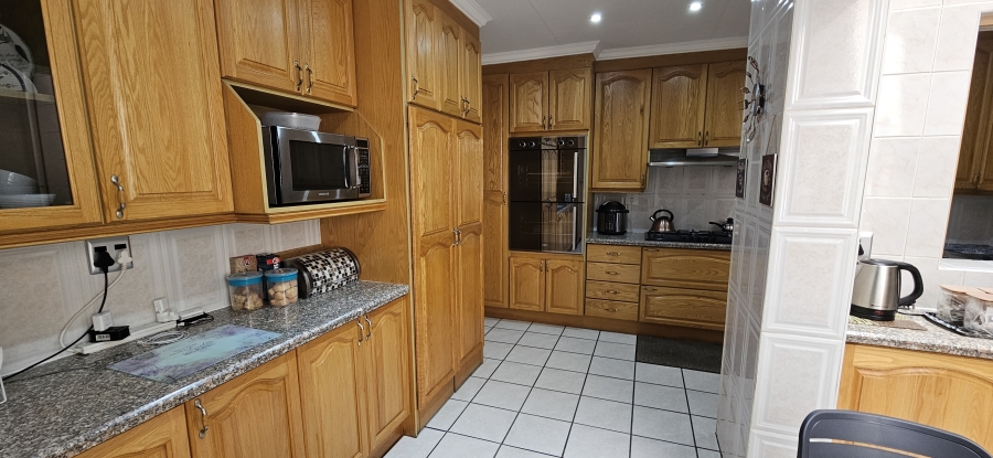 4 Bedroom Property for Sale in New Redruth Gauteng