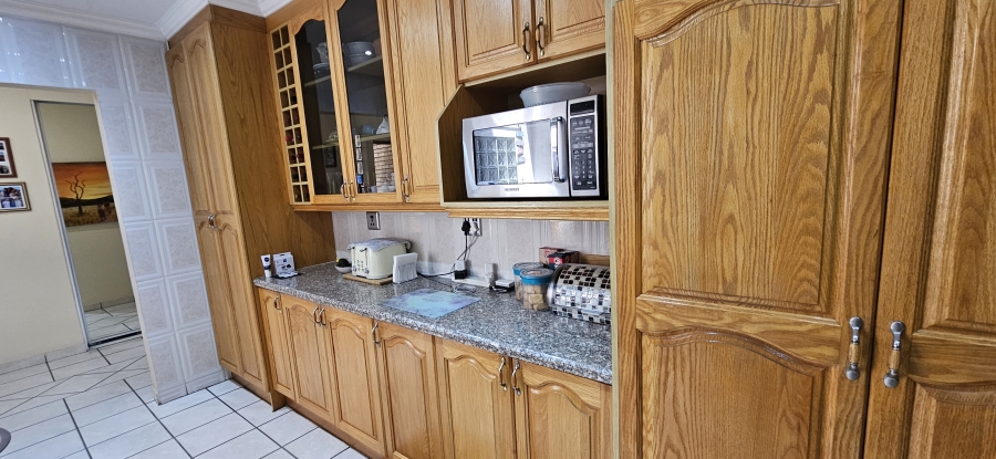 4 Bedroom Property for Sale in New Redruth Gauteng