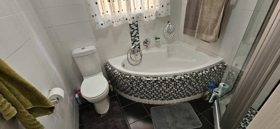 4 Bedroom Property for Sale in New Redruth Gauteng