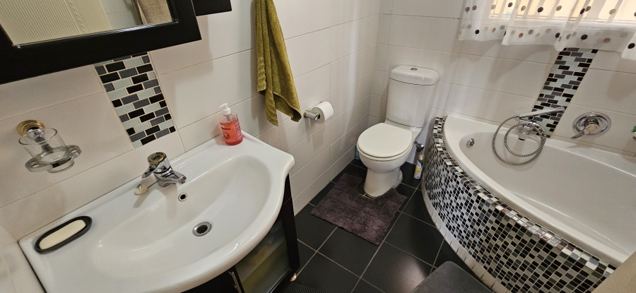 4 Bedroom Property for Sale in New Redruth Gauteng