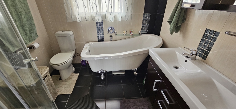 4 Bedroom Property for Sale in New Redruth Gauteng