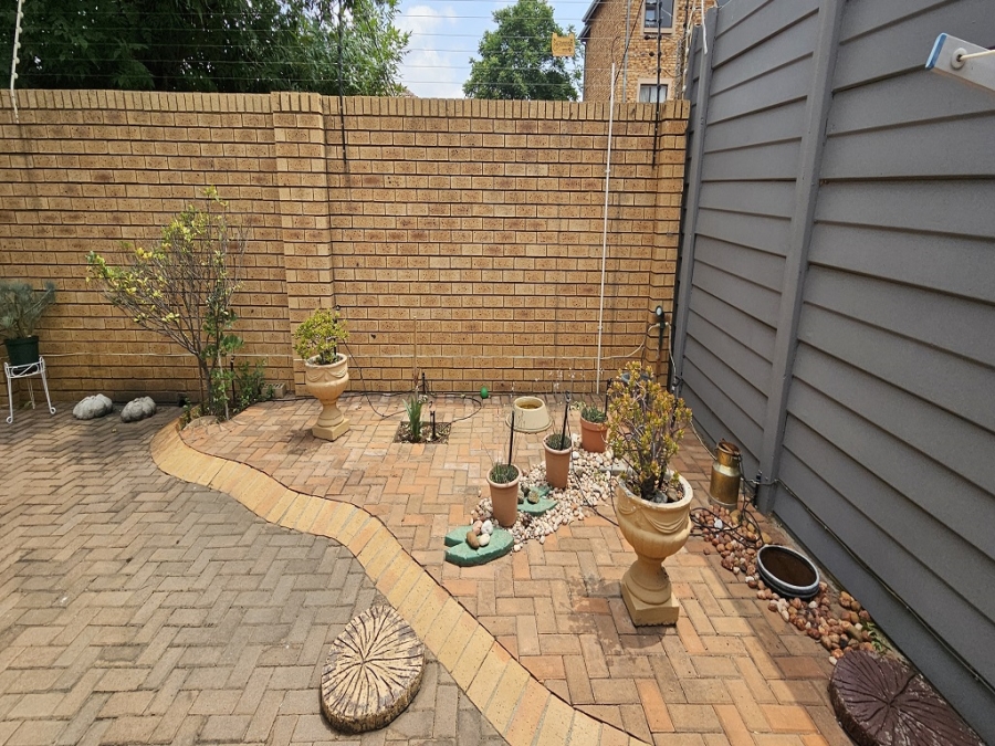 4 Bedroom Property for Sale in New Redruth Gauteng