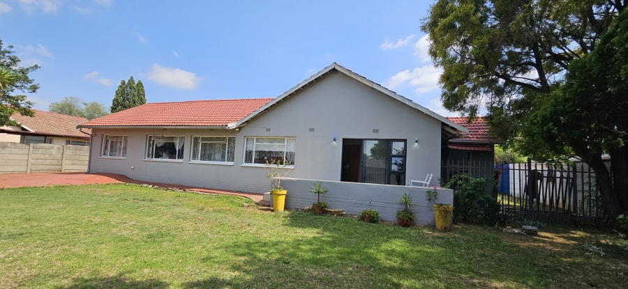 4 Bedroom Property for Sale in General Albertspark Gauteng