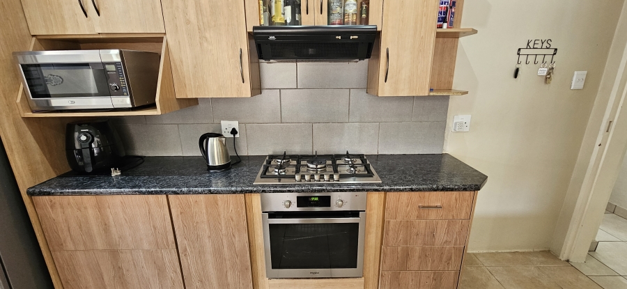 4 Bedroom Property for Sale in General Albertspark Gauteng