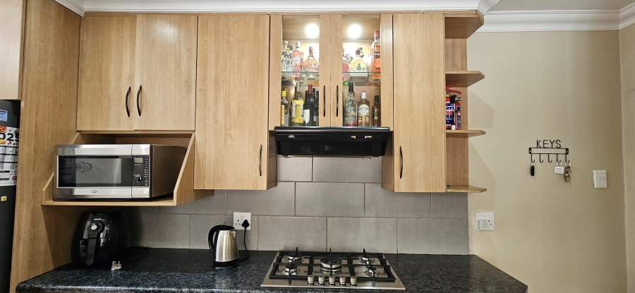 4 Bedroom Property for Sale in General Albertspark Gauteng