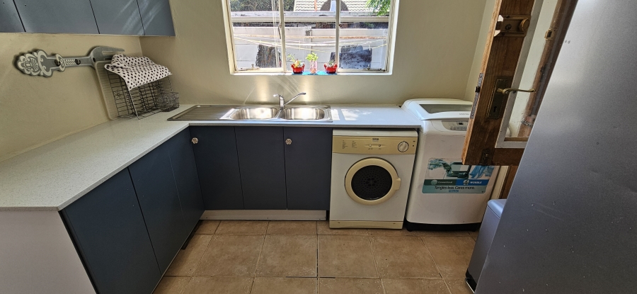 4 Bedroom Property for Sale in General Albertspark Gauteng