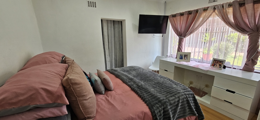4 Bedroom Property for Sale in General Albertspark Gauteng