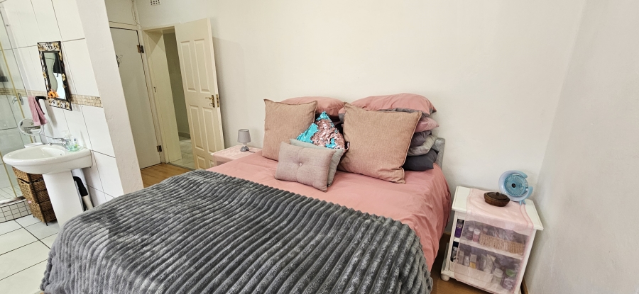 4 Bedroom Property for Sale in General Albertspark Gauteng