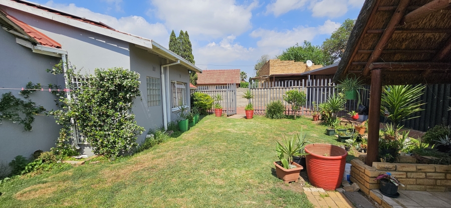 4 Bedroom Property for Sale in General Albertspark Gauteng
