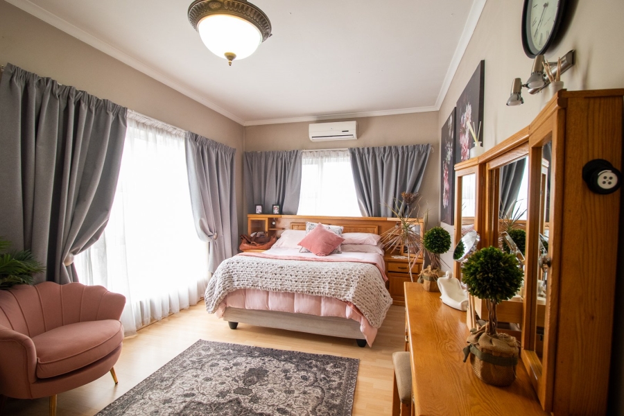 4 Bedroom Property for Sale in New Redruth Gauteng