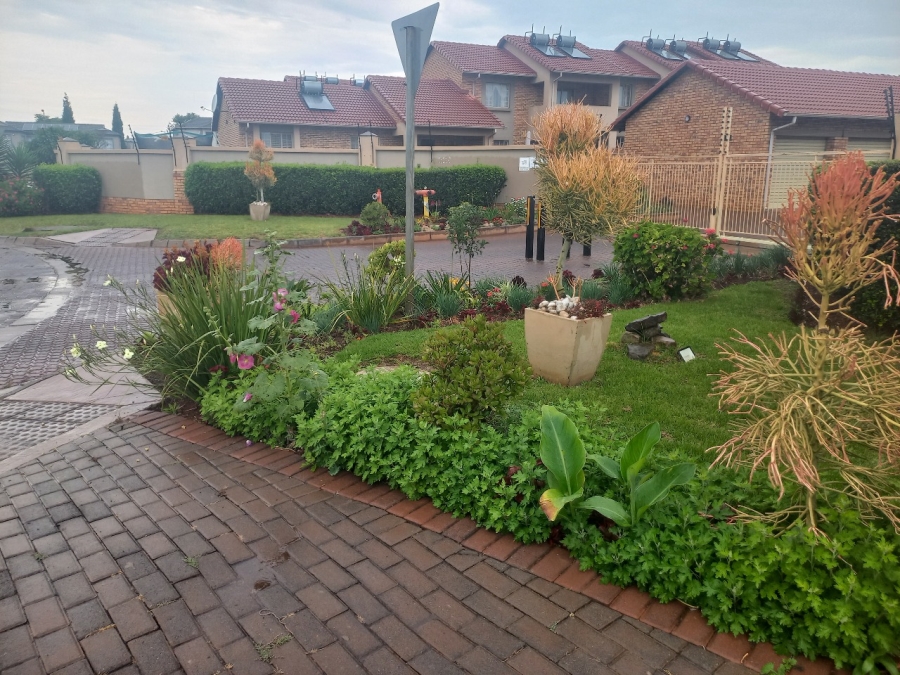3 Bedroom Property for Sale in Monavoni Gauteng
