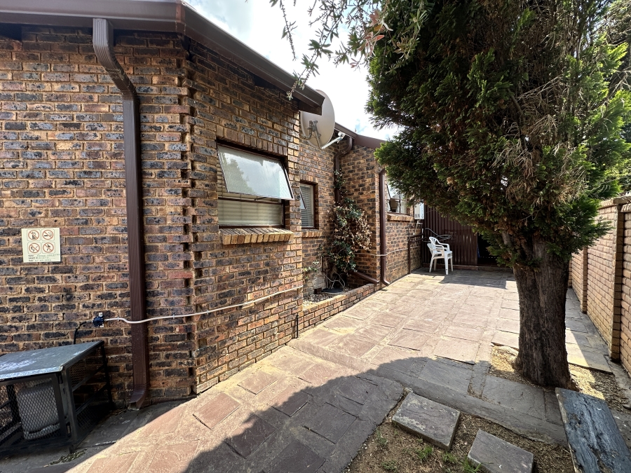 3 Bedroom Property for Sale in Liefde en Vrede Gauteng
