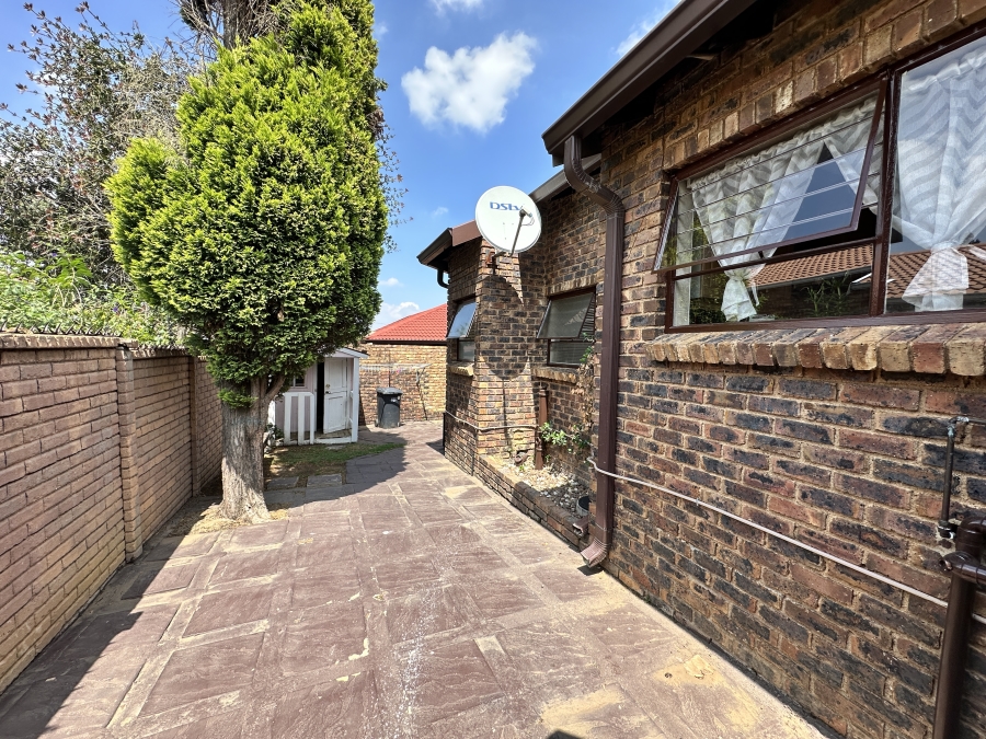 3 Bedroom Property for Sale in Liefde en Vrede Gauteng