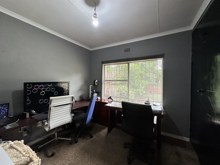 3 Bedroom Property for Sale in Gosforth Park Gauteng