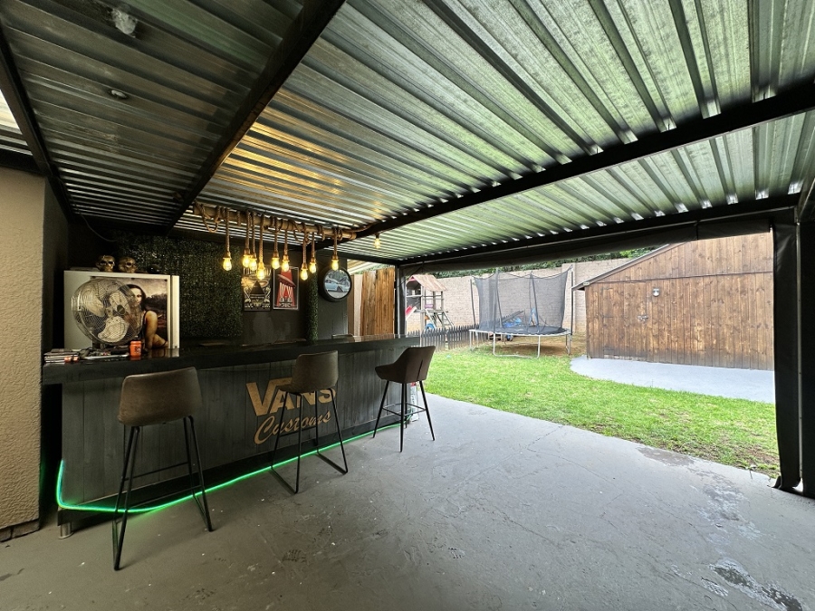 3 Bedroom Property for Sale in Gosforth Park Gauteng