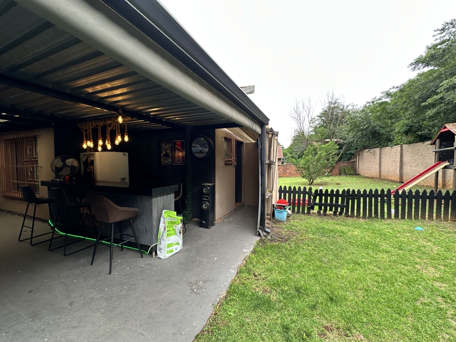 3 Bedroom Property for Sale in Gosforth Park Gauteng