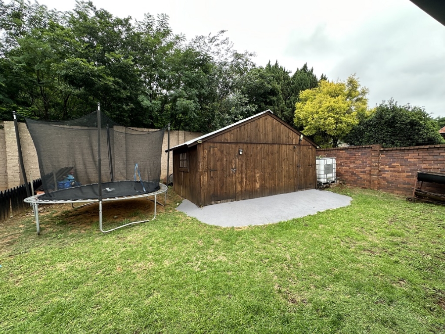 3 Bedroom Property for Sale in Gosforth Park Gauteng