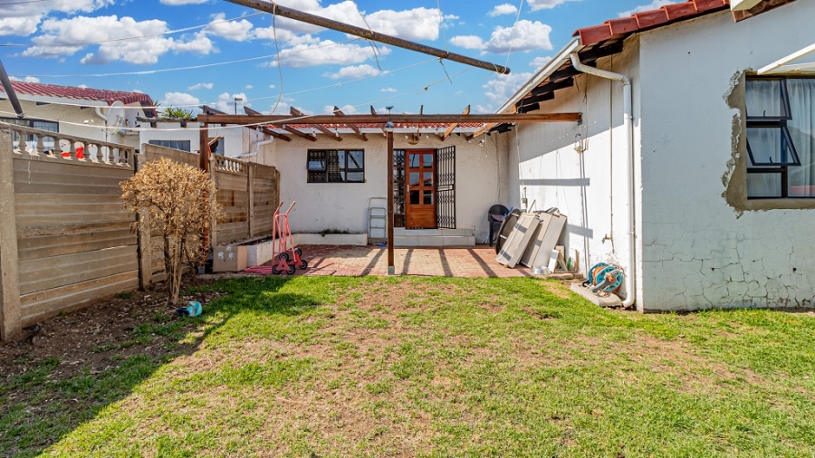 2 Bedroom Property for Sale in Ormonde Gauteng