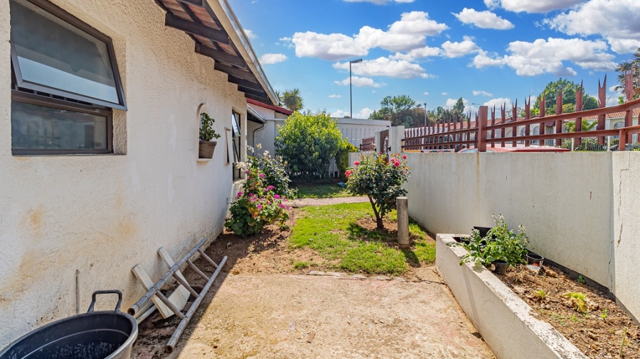 2 Bedroom Property for Sale in Ormonde Gauteng