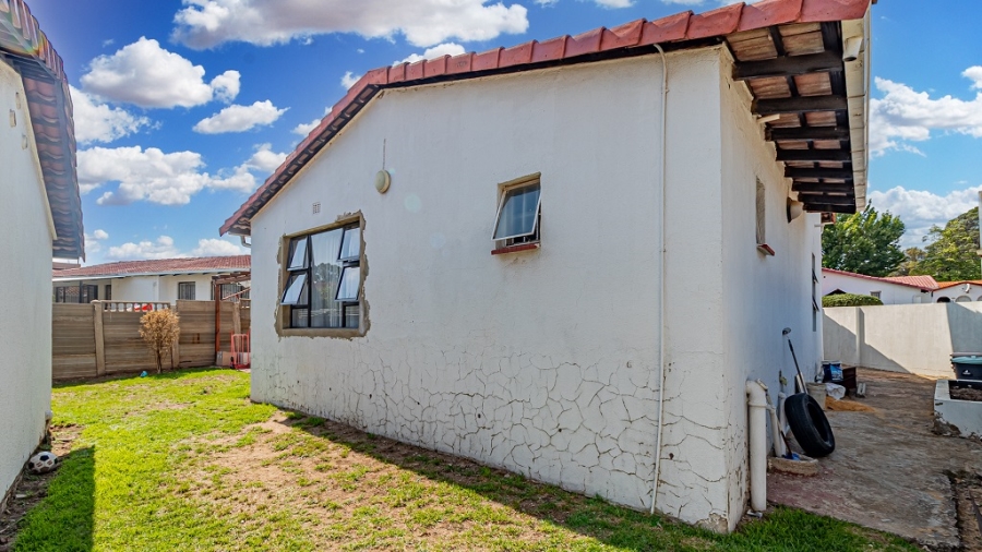 2 Bedroom Property for Sale in Ormonde Gauteng